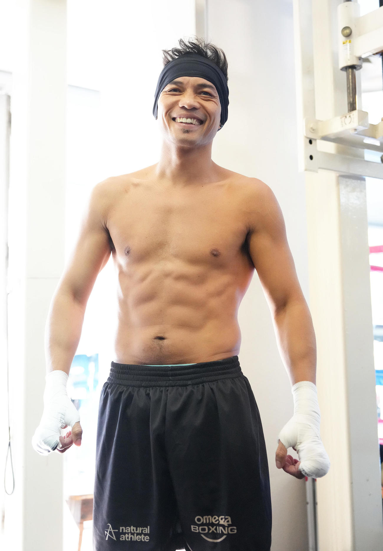 練習公開を前に笑顔を見せるドネア（撮影・足立雅史）