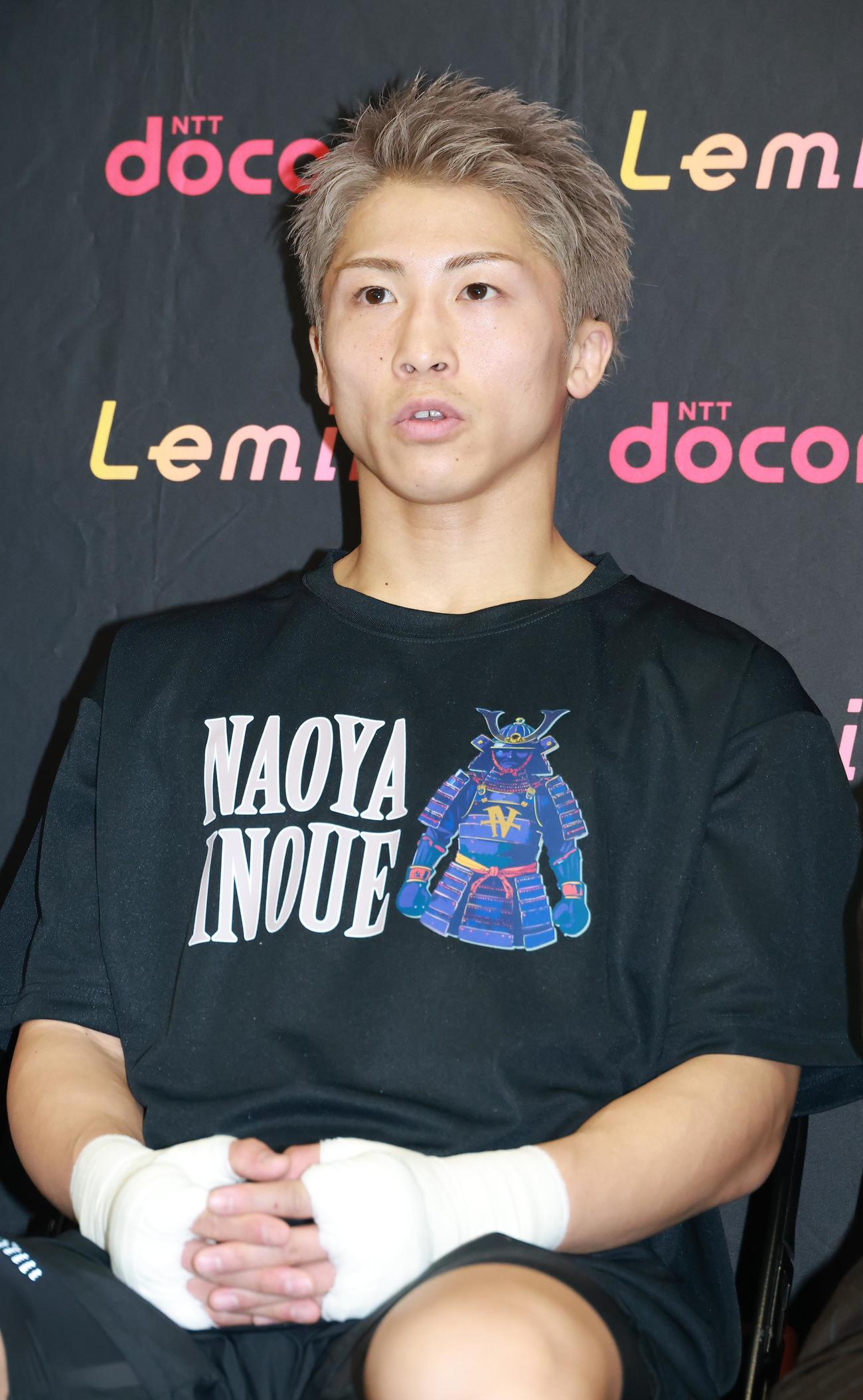 会見を行う井上尚弥（撮影・中島郁夫）