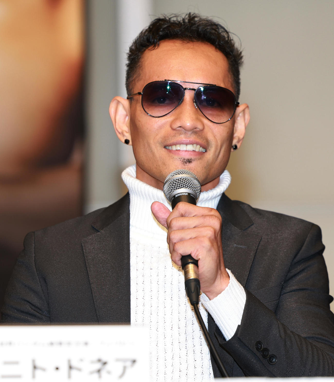 会見するWBA世界バンタム級暫定王者のノニト・ドネア（撮影・野上伸悟）