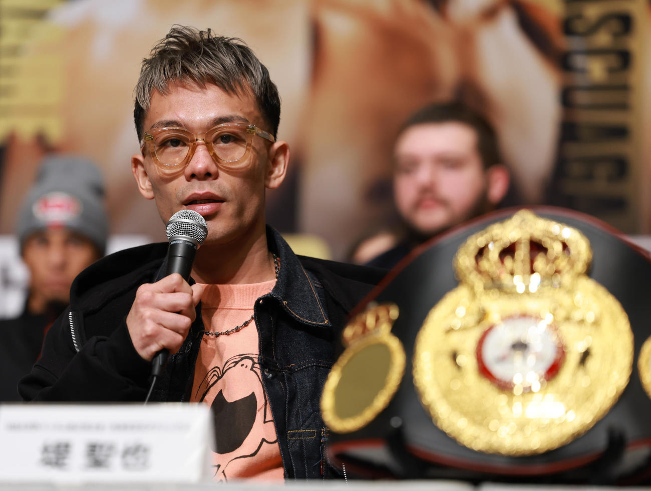 会見するWBA世界バンタム王者の堤（撮影・野上伸悟）