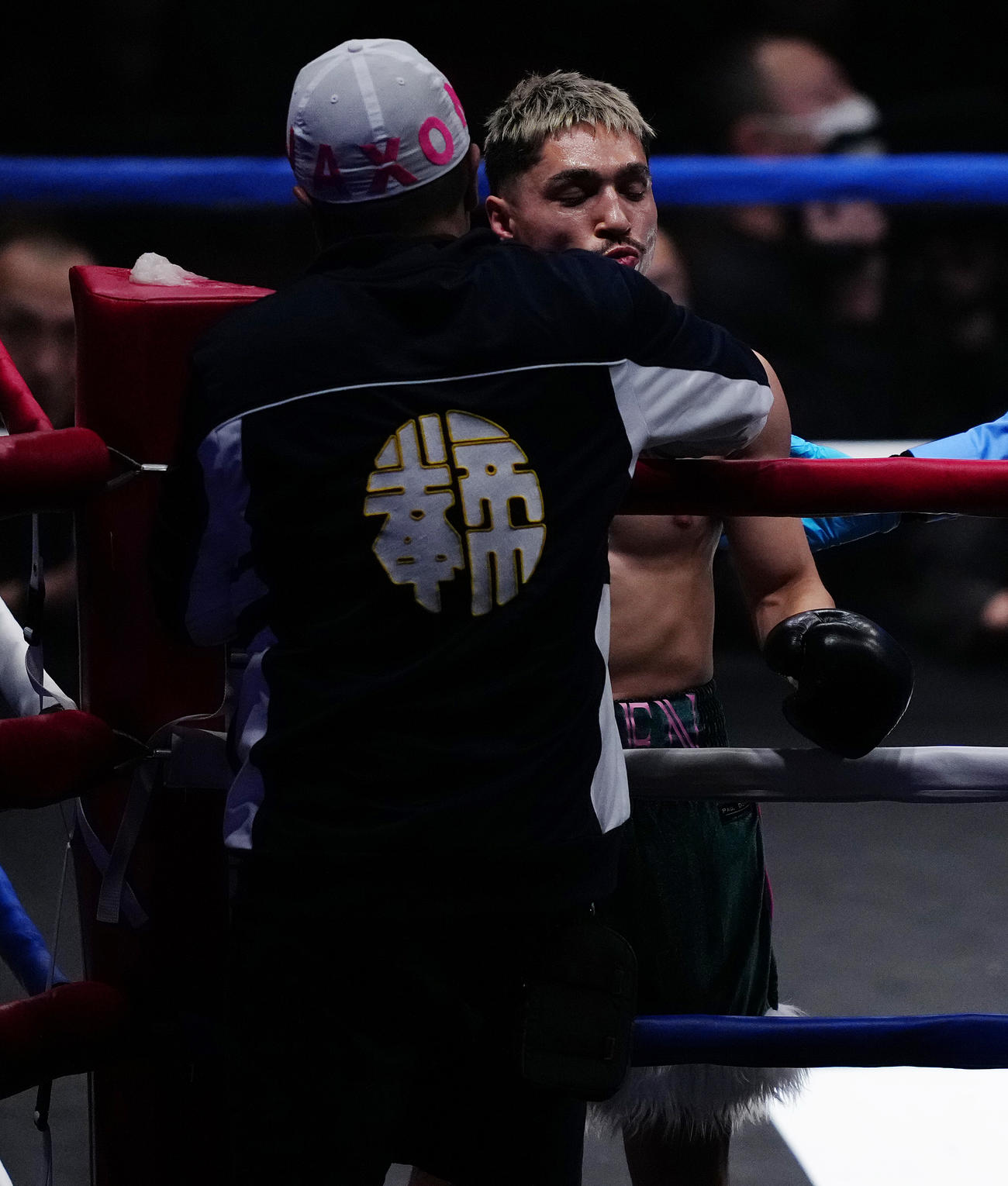 マウスピースをつけるオラスクアガ（撮影・鈴木みどり）