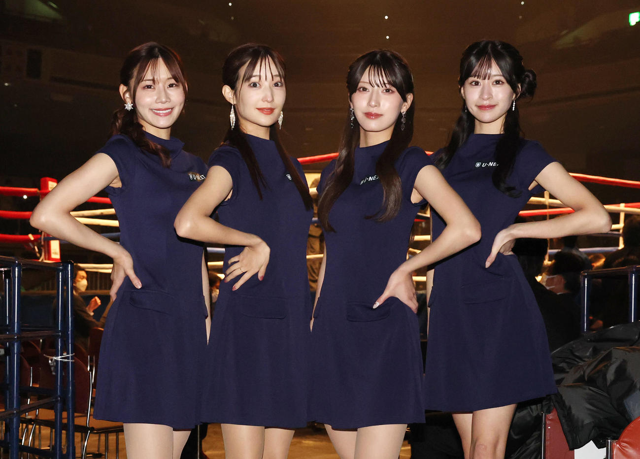 大会のラウンドガールを務める、左から野々宮有希、吉田明加、森かんな、神城朱里（撮影・宮地輝）