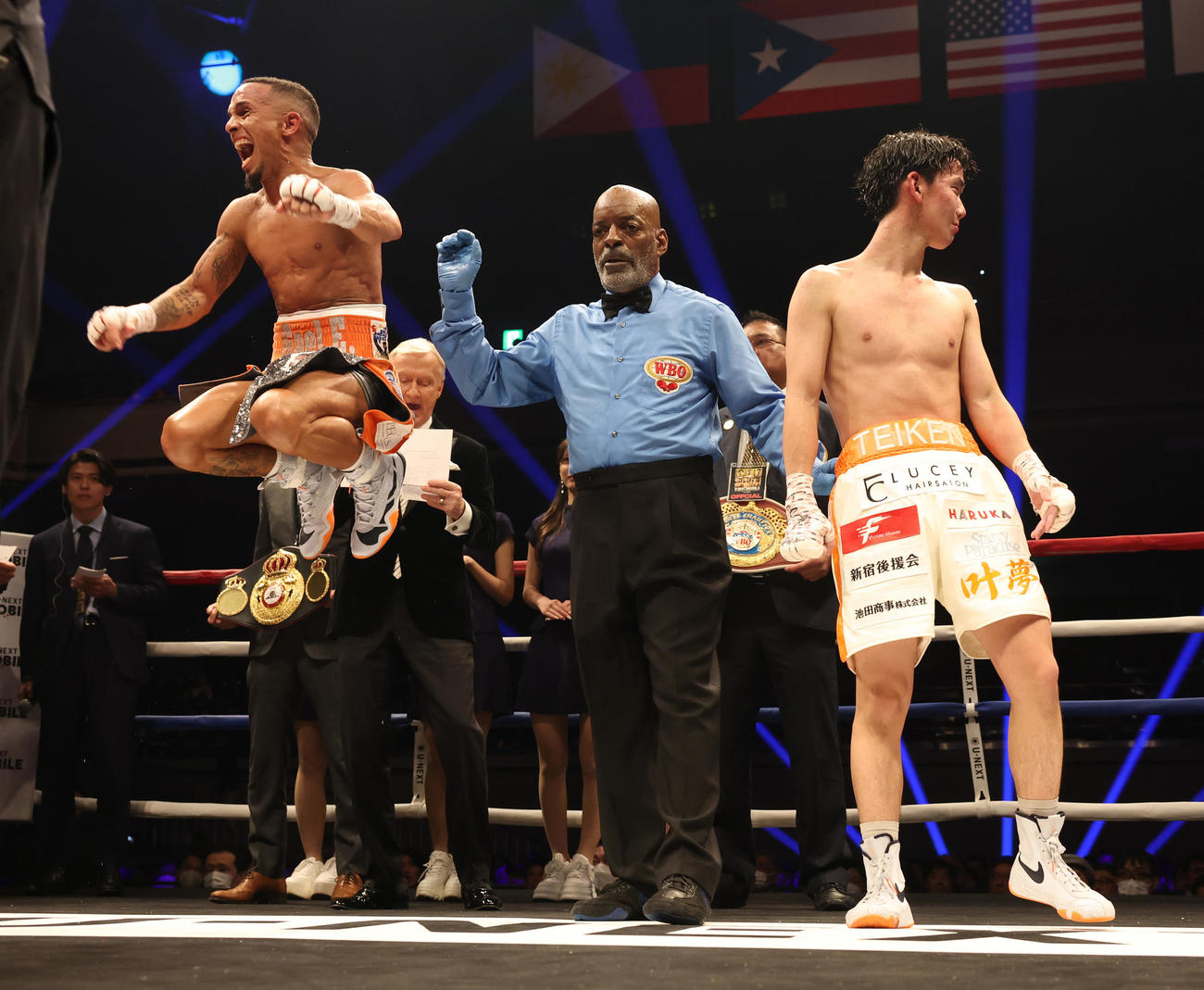 12回判定でレネ・サンティアゴ（左）に敗れた高見（撮影・宮地輝）