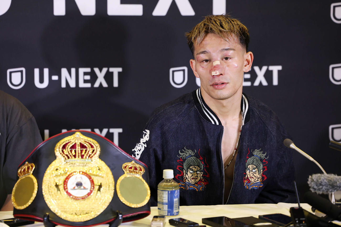 試合後、会見に臨む堤（撮影・宮地輝）