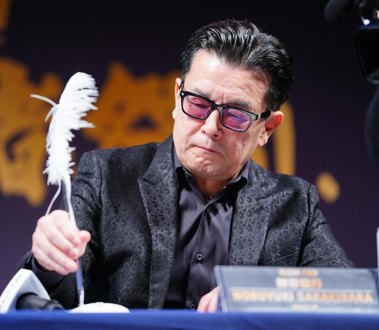 RIZIN「師走の超強者祭り」フェザー級タイトルマッチ調印式・公開練習で調印式に臨む榊原CEO（撮影・垰建太）