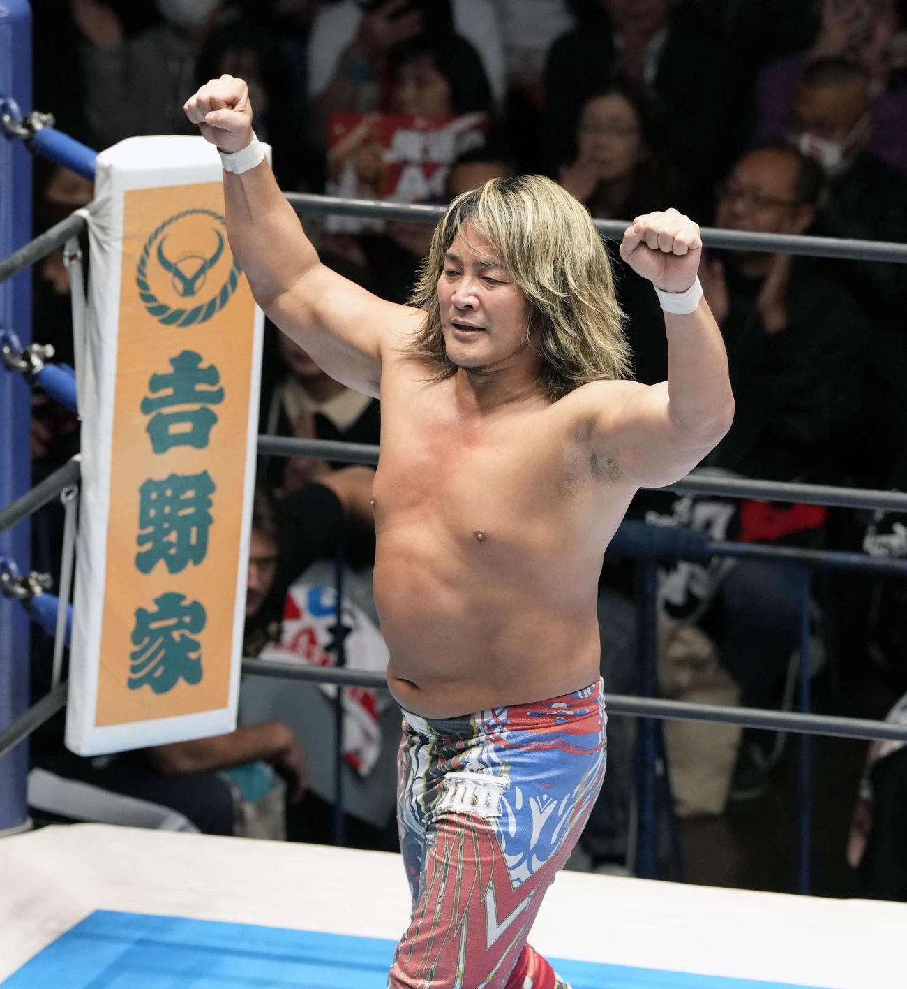 藤田に勝利しガッツポーズをする棚橋（撮影・小島史椰）