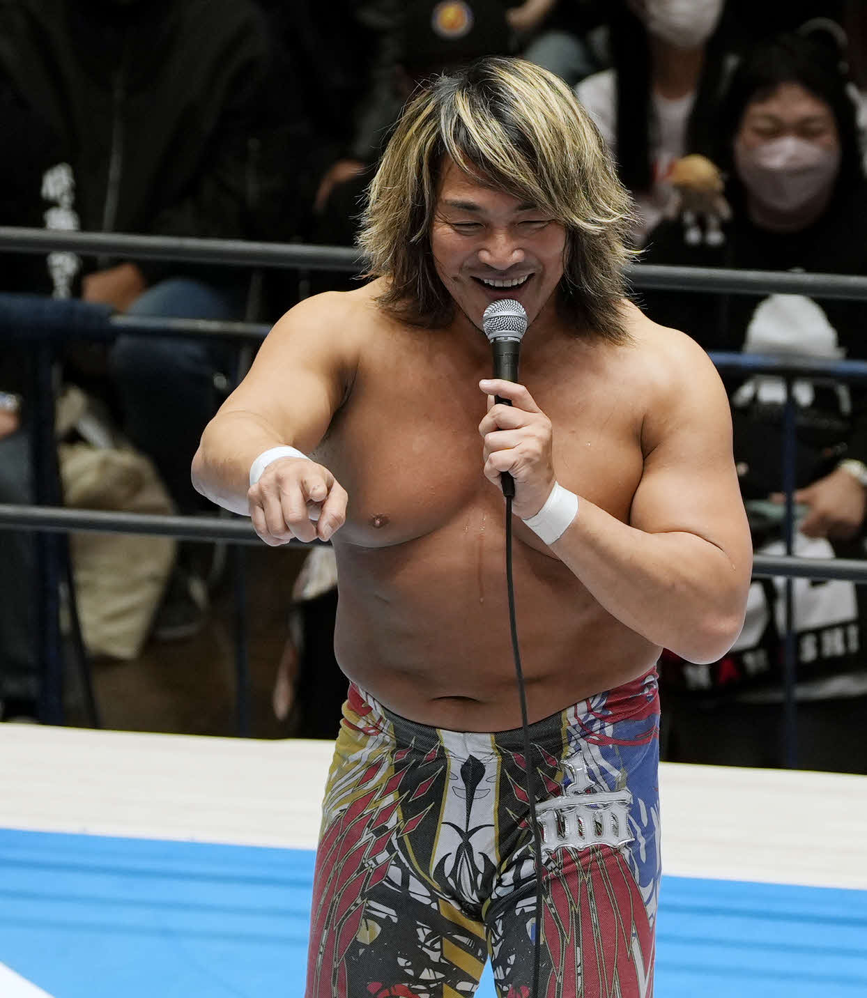 藤田に勝利し笑顔を見せる棚橋（撮影・小島史椰）