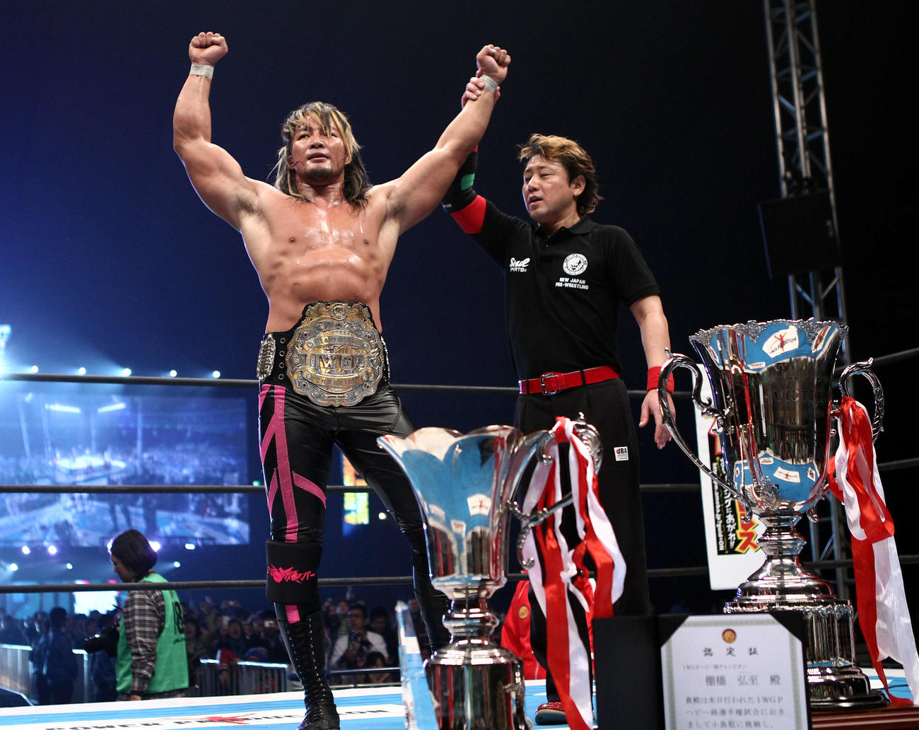 IWGPヘビー級のベルトを腰に巻く棚橋弘至（2011年1月撮影）