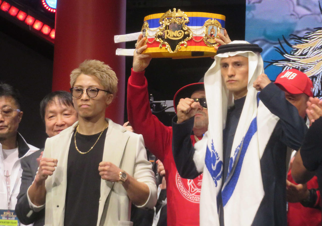 無敗挑戦者アラン・ピカソ（右）と初対面した井上尚弥
