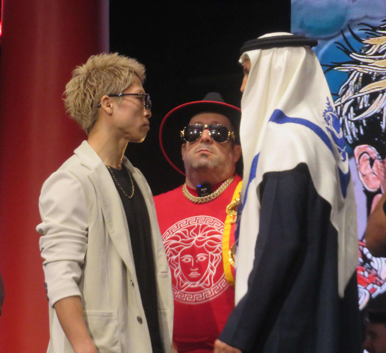 無敗挑戦者アラン・ピカソ（右）とフェースオフする井上尚弥