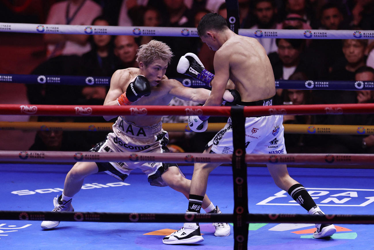 井上尚弥(左)のパンチはピカソのボディーに(ロイター)