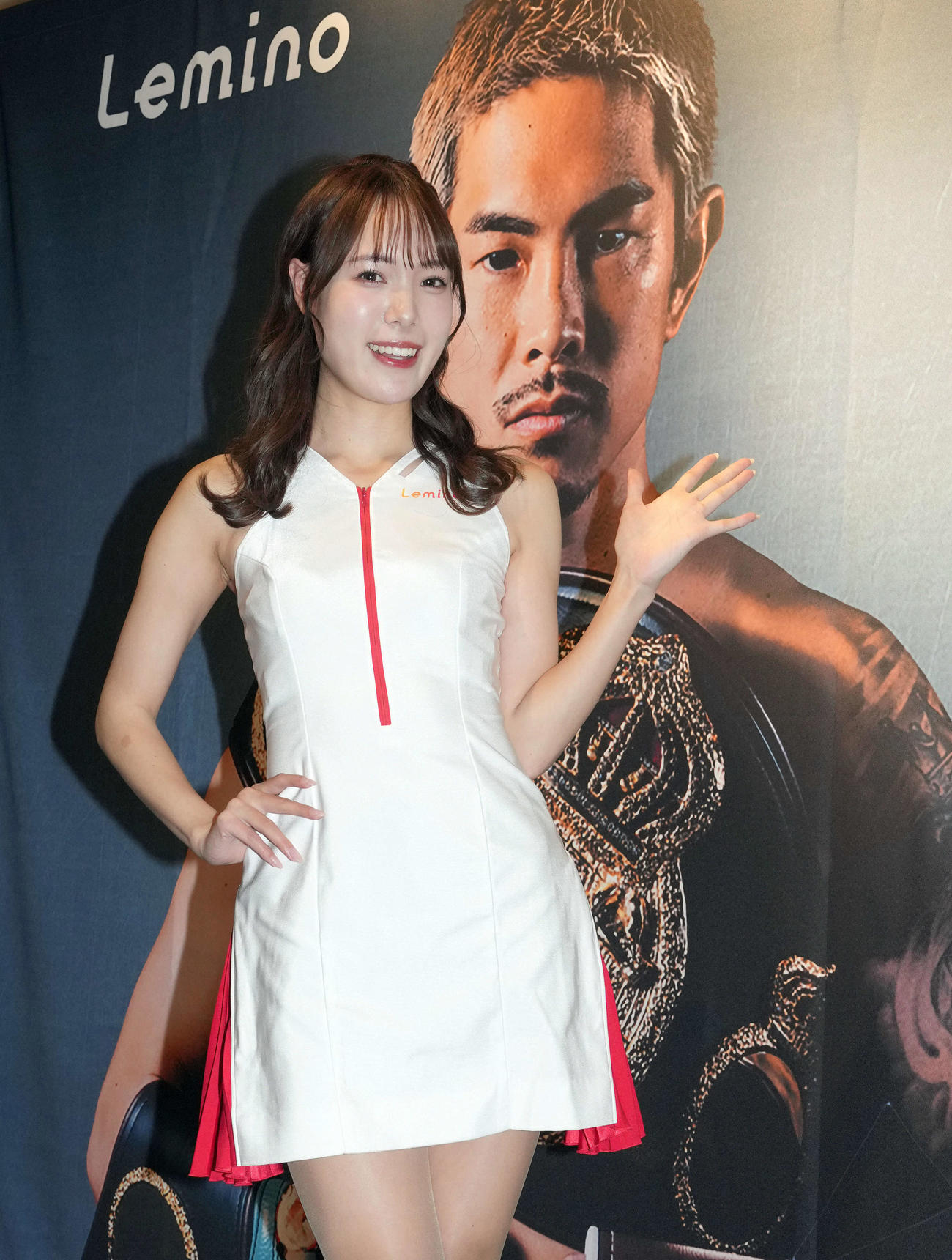 ラウンドガールを務める前田星奈（撮影・たえ見朱実）