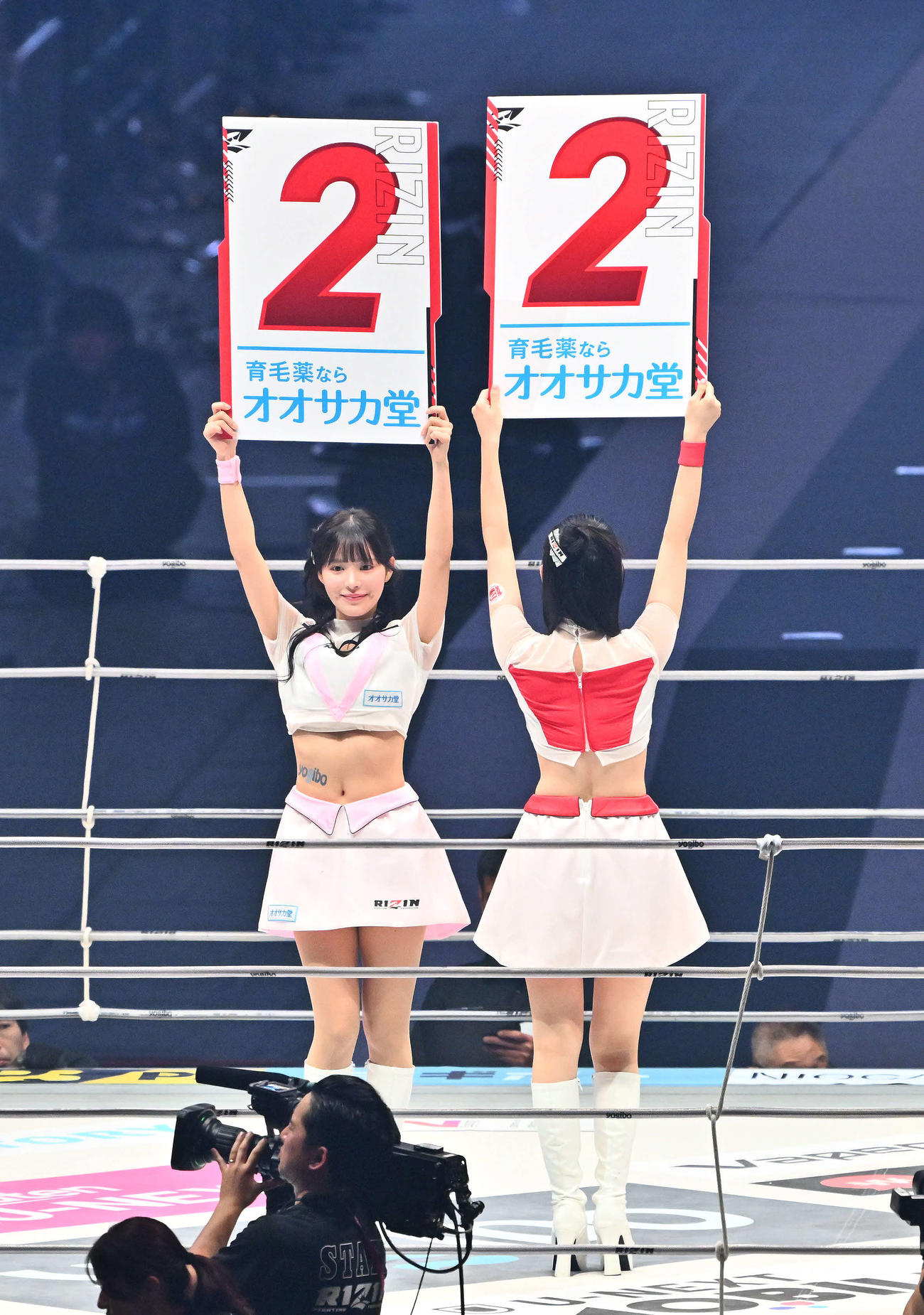 リングを彩るRIZINガール（撮影・滝沢徹郎）