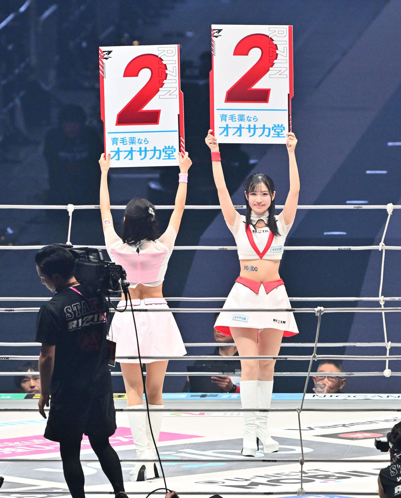 リングを彩るRIZINガール（撮影・滝沢徹郎）