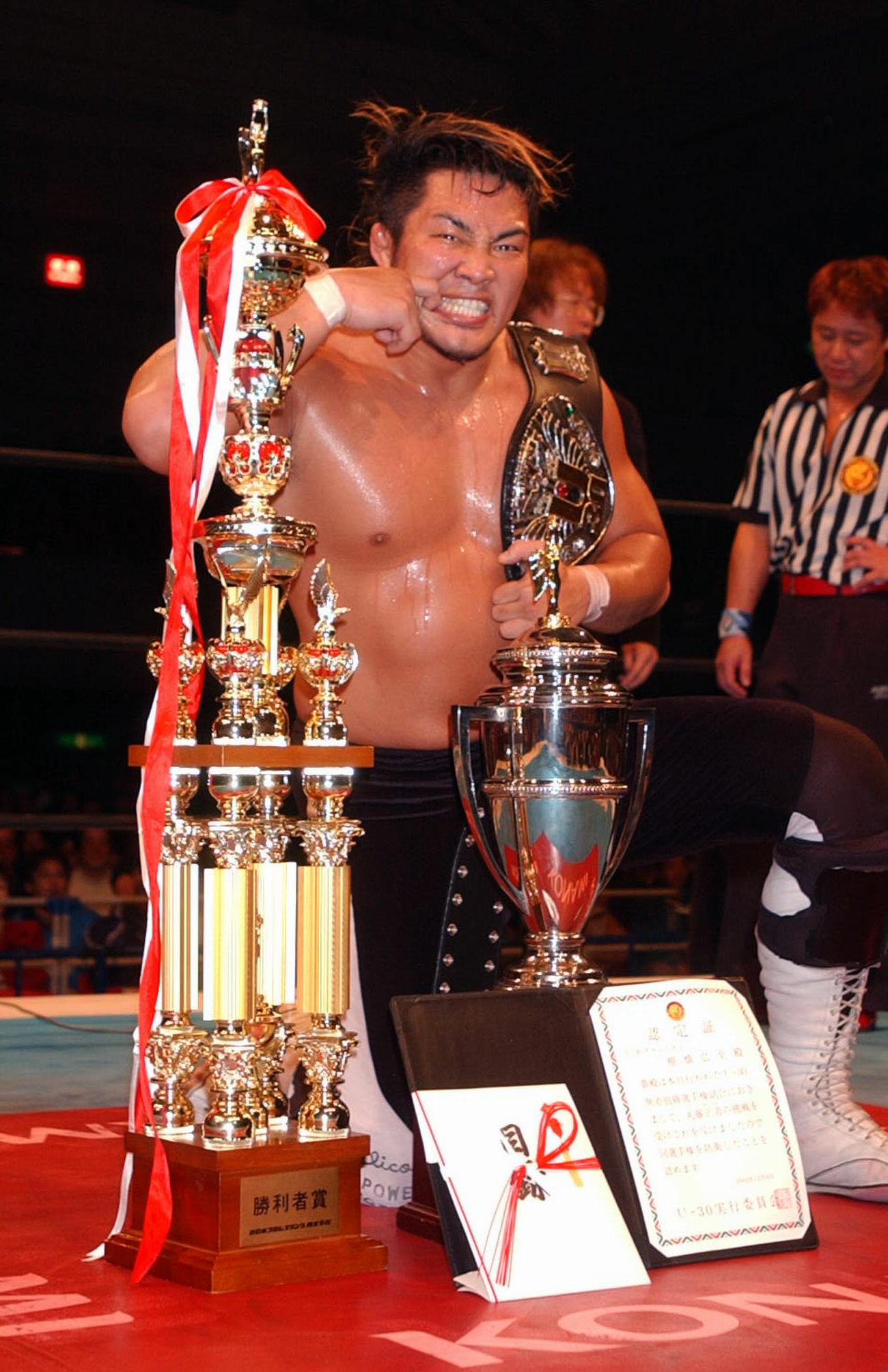 新日本大阪大会　棚橋弘至は丸藤正道を破りUー30王座を防衛した（2003年12月撮影）