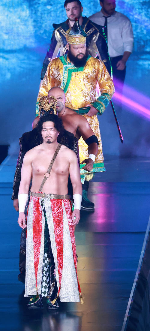 Xのジィエク・リーが先頭で入場(撮影・中島郁夫)