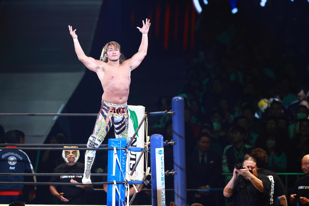 ファンに別れのあいさつをする棚橋（撮影・中島郁夫）