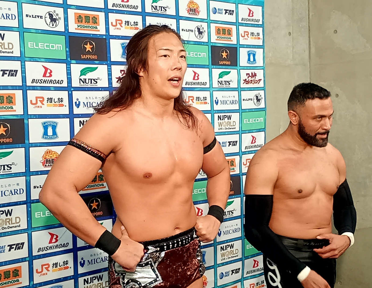 前夜に敗れたのと同じ技、逆エビ固めで勝利したTAKESHITAとロッキー・ロメロ
