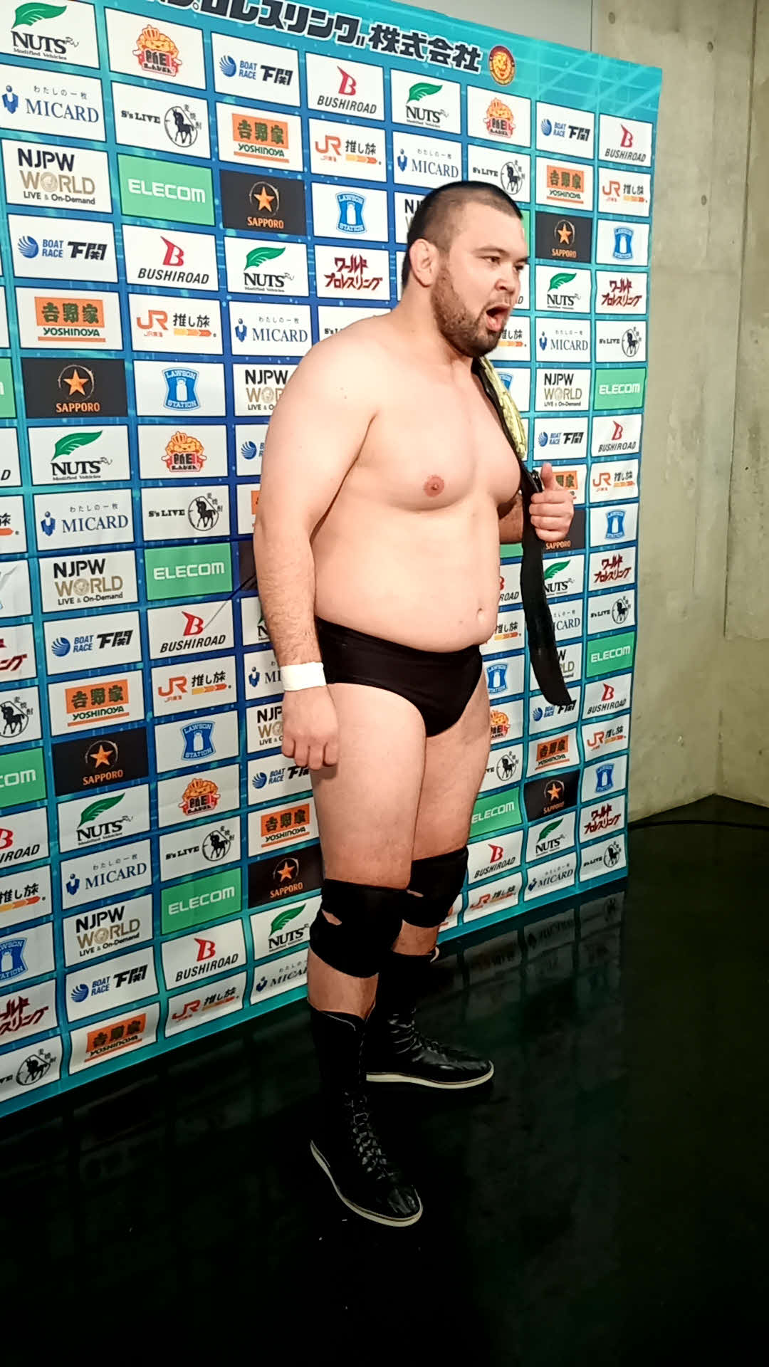 試合後、HOTに向けて「いつでもやってやるからな！かかって来いよ！」と叫んだウルフアロン