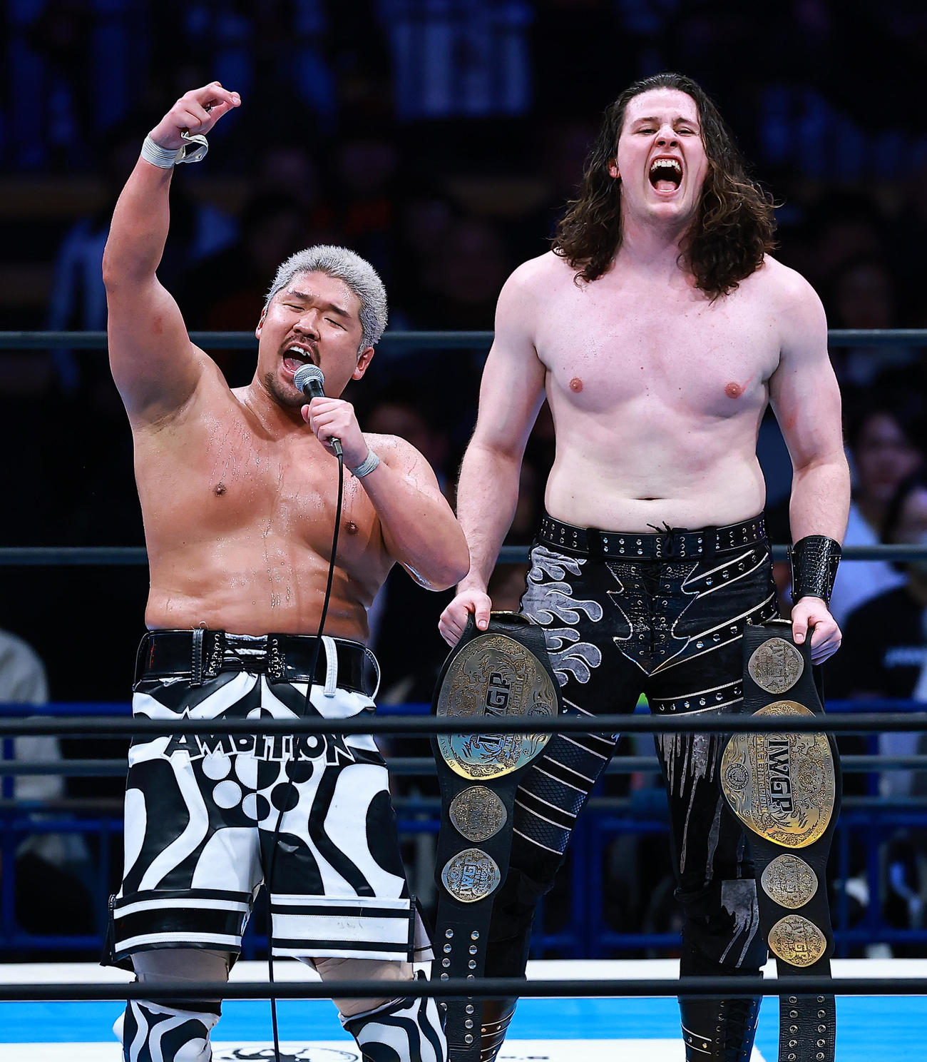 IWGPタッグ選手権で王座を防衛したYuto－Ice（左）とOSKAR（撮影・野上伸悟）