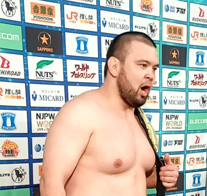 試合後、HOTに向けて「いつでもやってやるからな！かかって来いよ！」と叫んだウルフアロン