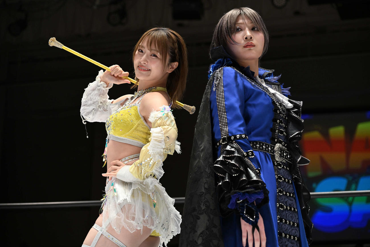 なつぽい（左）と安納サオリ（C）スターダム