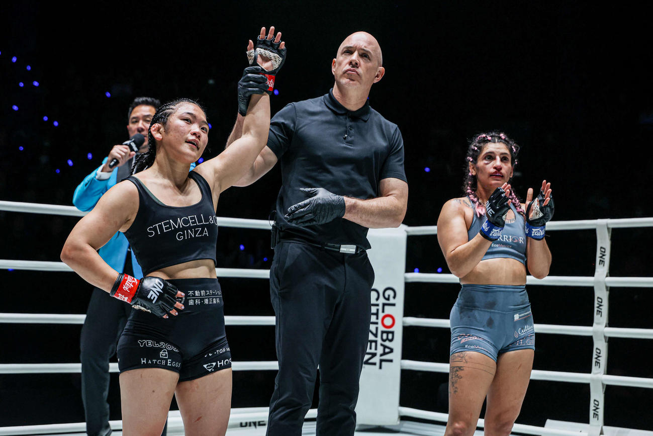 判定勝ちした澤田千優（左）（C）ONE Championship