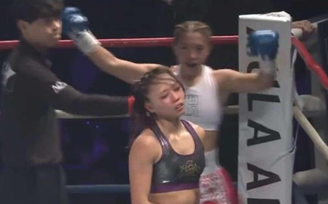試合が終了し、がっかりした表情を浮かべる松谷綺（手前）（K－1公式Xから）