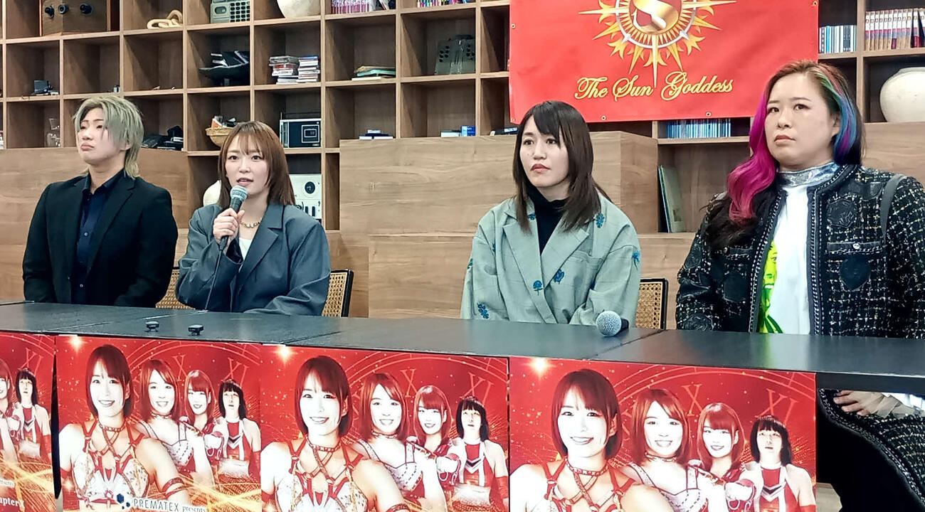 会見に出席した（左から）彩羽匠、Sareee、朱里、橋本千紘