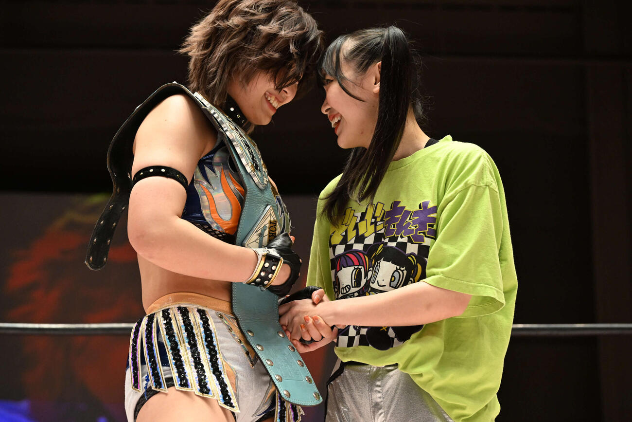 3・29両国での激突が決定的となった王者MIRAI（左）と鈴芽（C）東京女子プロレス