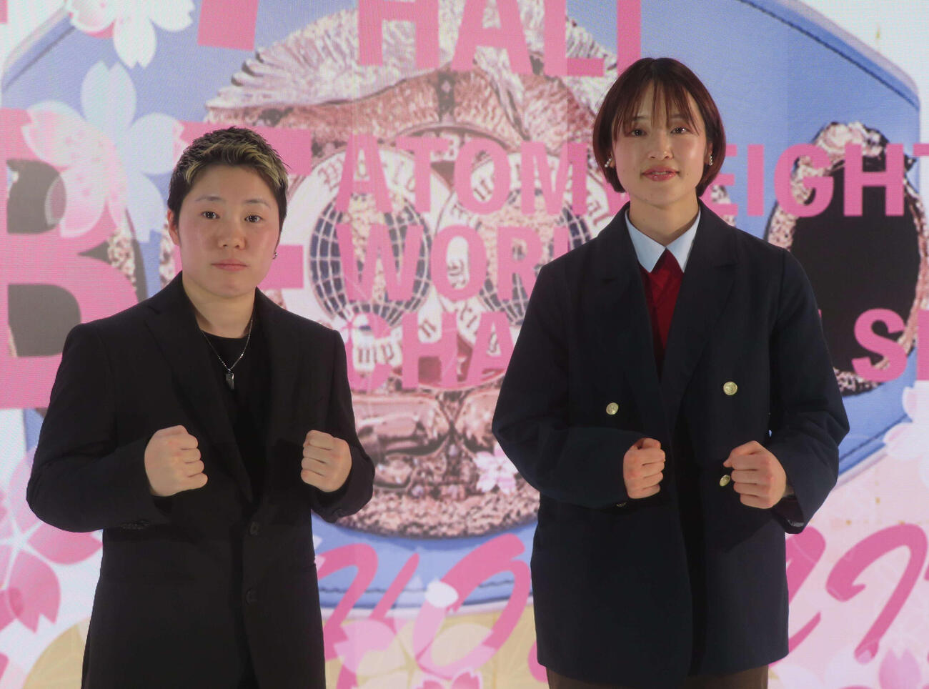 4月7日、東京・後楽園ホールでIBF女子世界アトム級王座決定戦で激突する前王者の同級1位山中菫（左）と同級3位鵜川菜央