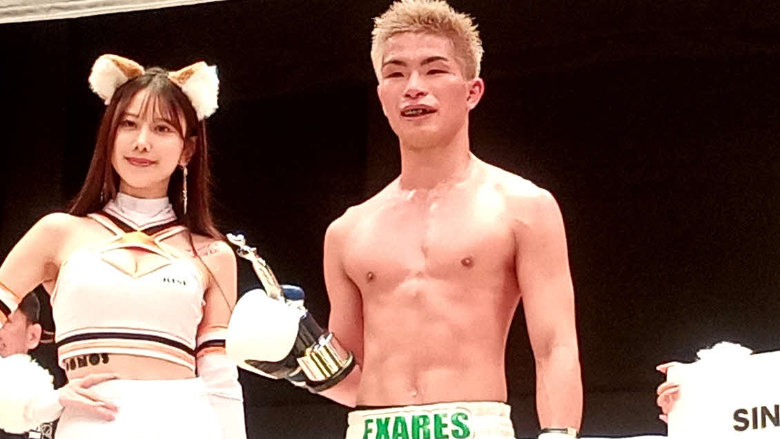 次期挑戦者決定戦に勝利した大森隆之介（右）