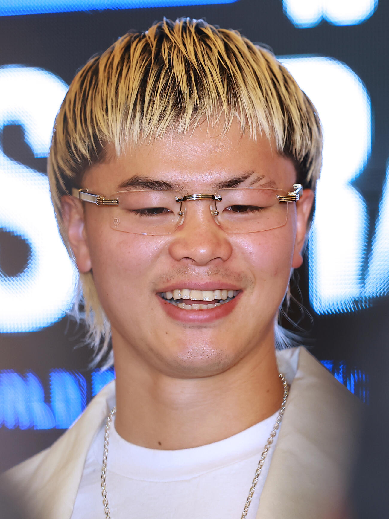 エストラダ（後方）とのWBC世界バンタム級挑戦者決定戦を発表した那須川天心（撮影・野上伸悟）