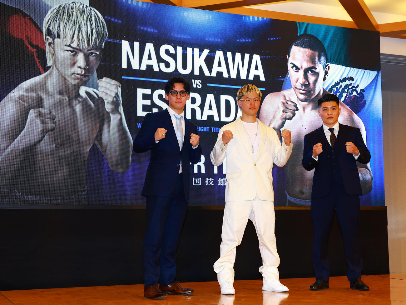 4月11日の対戦カードを発表した、左から高見享介、那須川天心、坪井智也（撮影・野上伸悟）