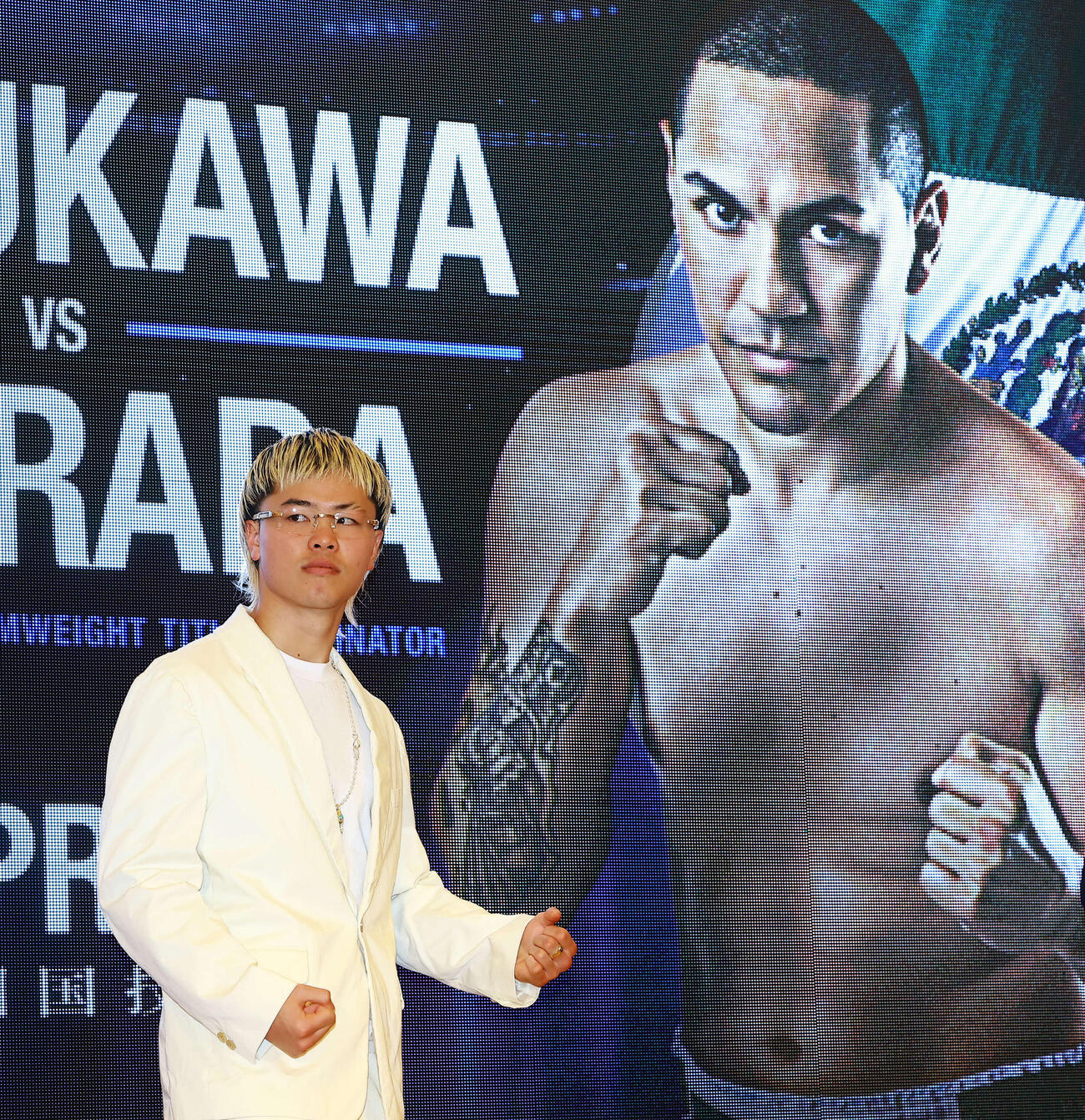 エストラダ（後方）とのWBC世界バンタム級挑戦者決定戦を発表した那須川天心（撮影・野上伸悟）