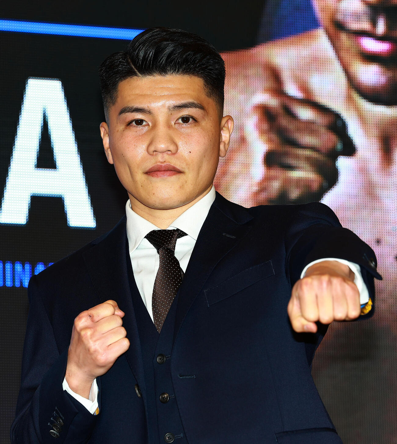 ペドロ・ゲバラとの対戦が決まり会見する坪井智也（撮影・野上伸悟）