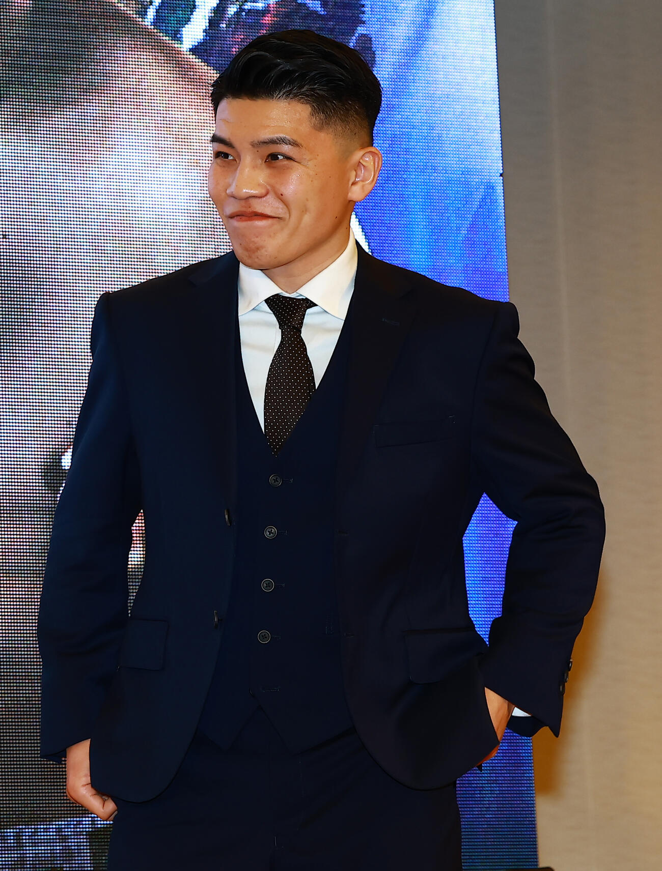 ペドロ・ゲバラとの対戦が決まり会見する坪井智也（撮影・野上伸悟）