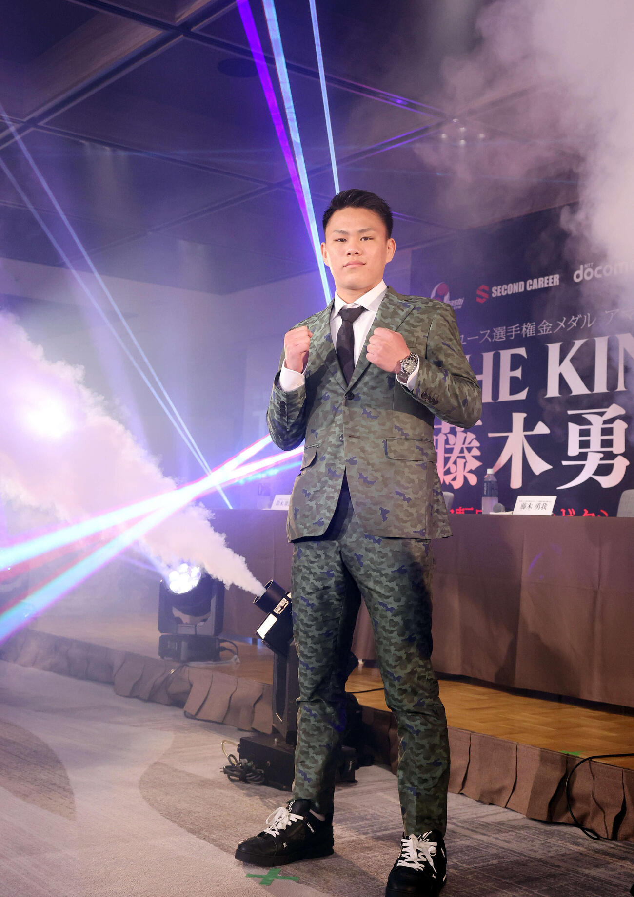 プロ転向と大橋ジム所属発表会見に臨む藤木（撮影・浅見桂子）