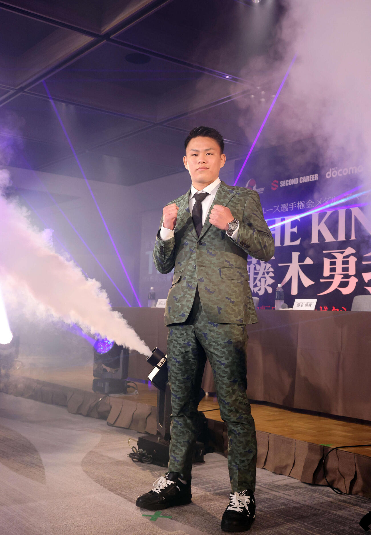 プロ転向と大橋ジム所属発表会見に臨む藤木（撮影・浅見桂子）