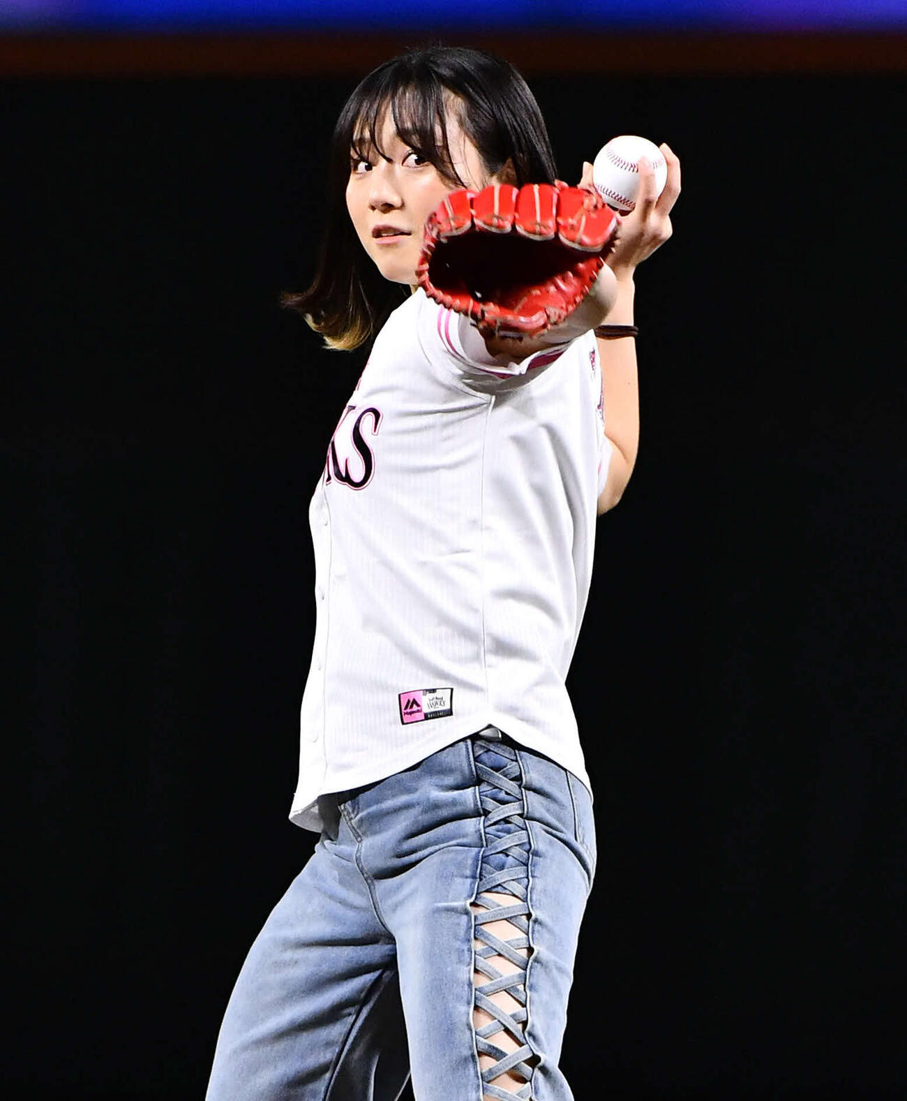 始球式を務めたボクシング日本女子ミニマム級王者の鈴木なな子（2026年3月撮影）