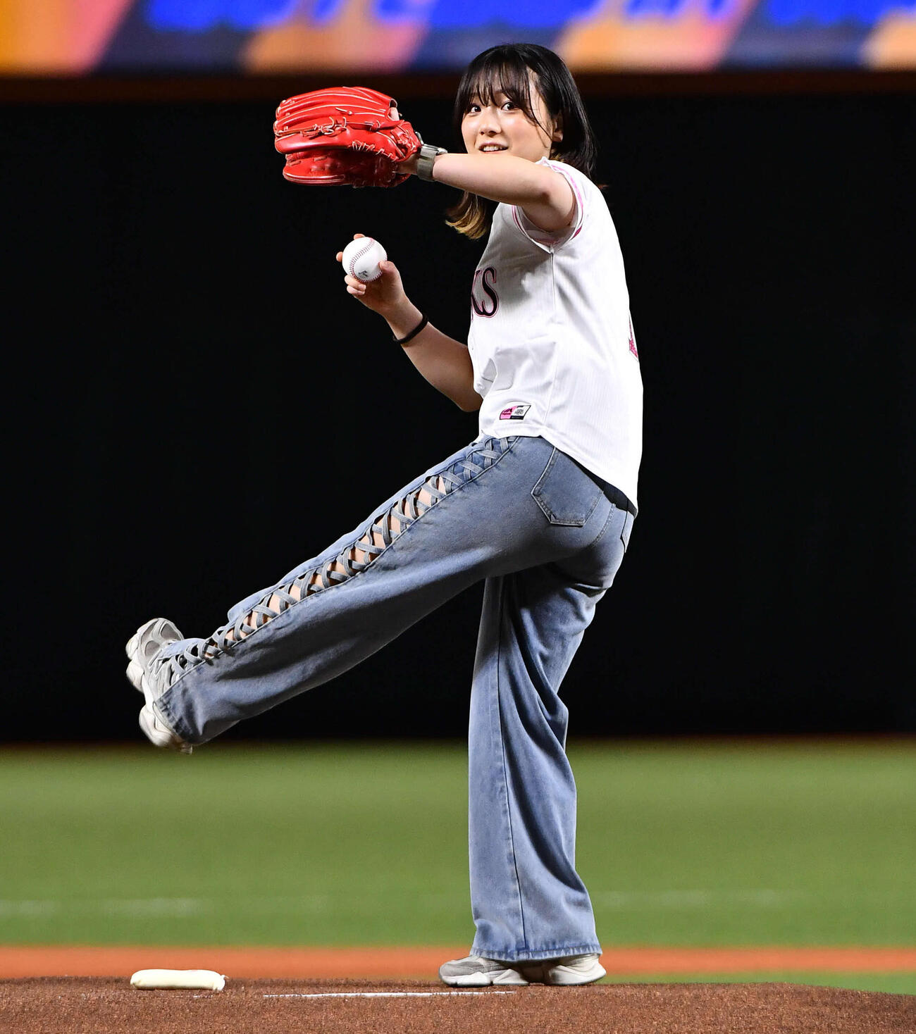 始球式を務めたボクシング日本女子ミニマム級王者の鈴木なな子（2026年3月撮影）