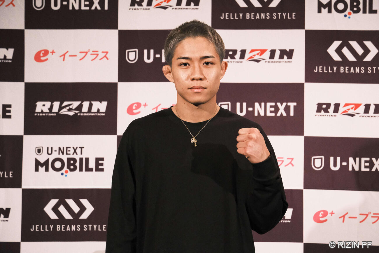 メディアに対応した秋元強真（C）RIZIN FF