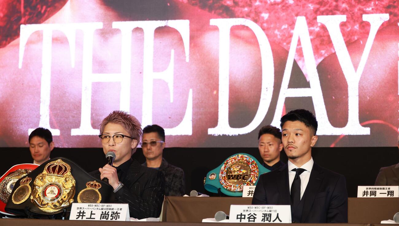 東京ドームでの対戦を発表した井上尚弥（左）と中谷潤人（撮影・中島郁夫）