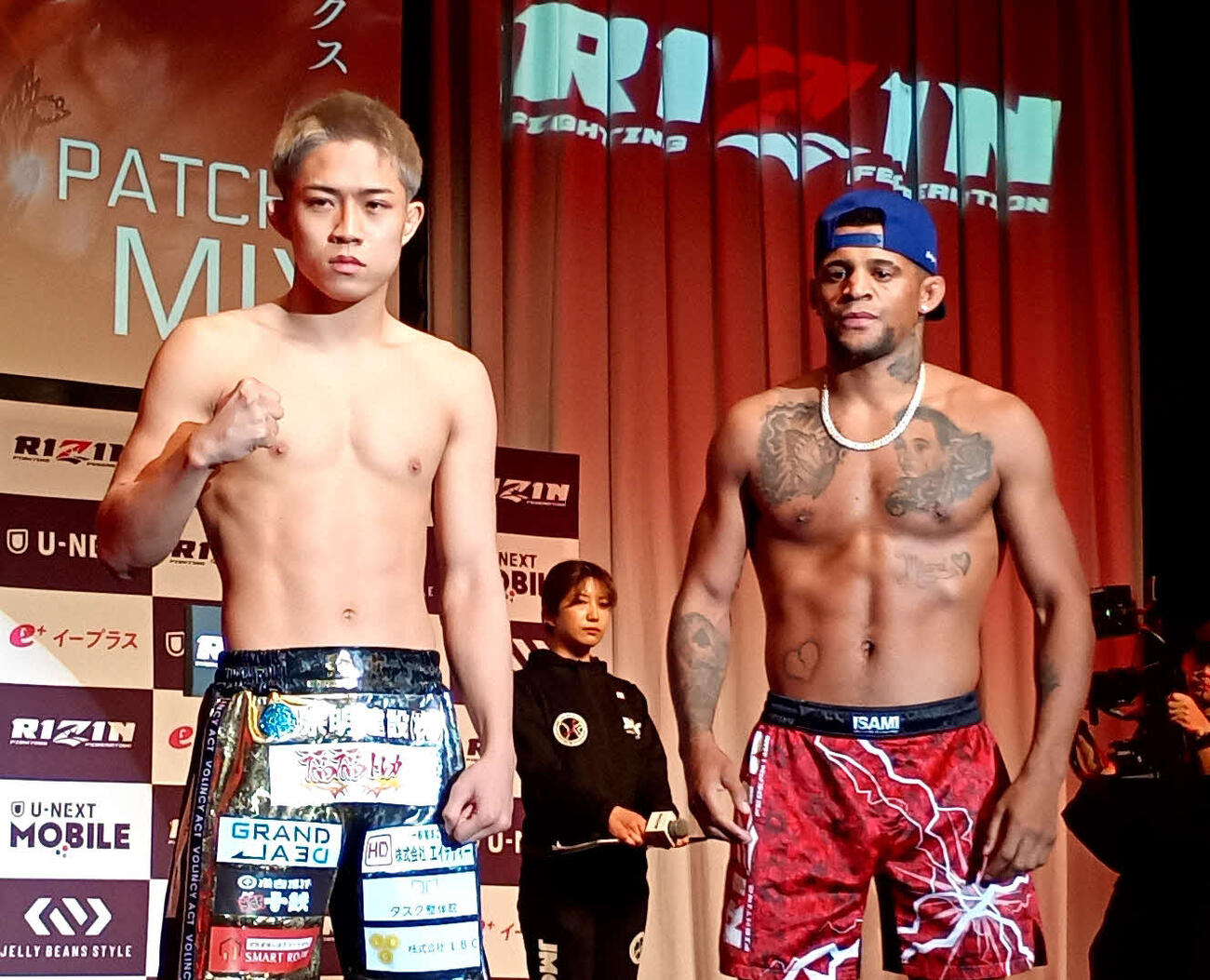 RIZIN】秋元強真とパッチー・ミックスが額つけてにらみ合い、2人とも