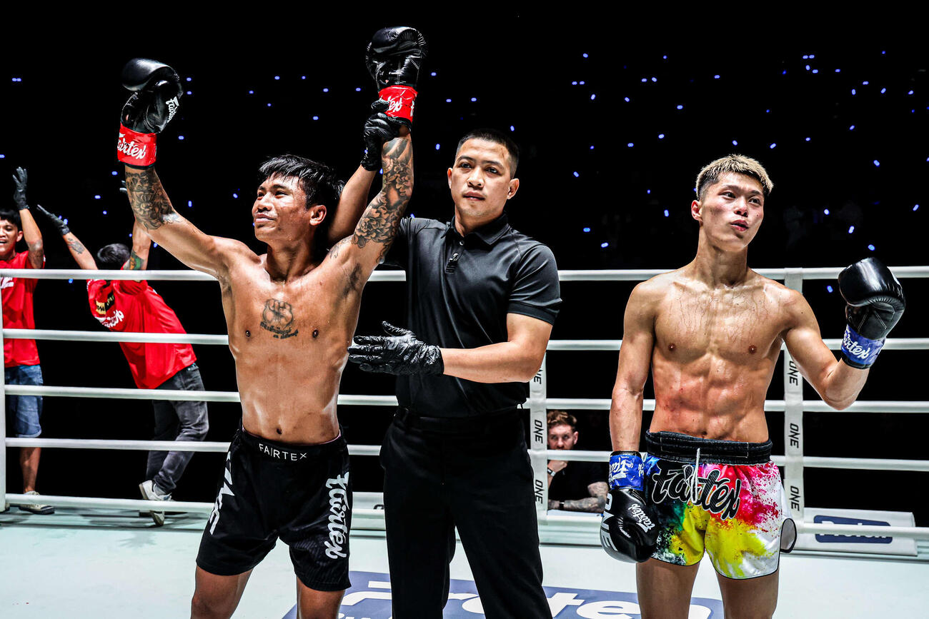 松田龍聖（右）は判定負けした（C）ONE Championship