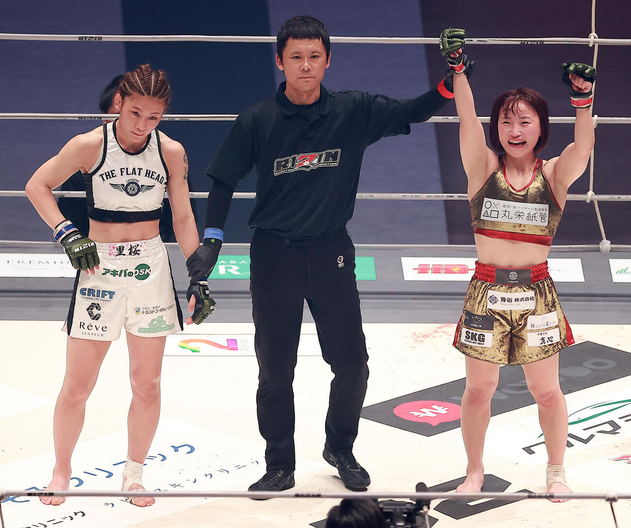 ロータス（左）に判定勝ちした大島（撮影・中島郁夫）