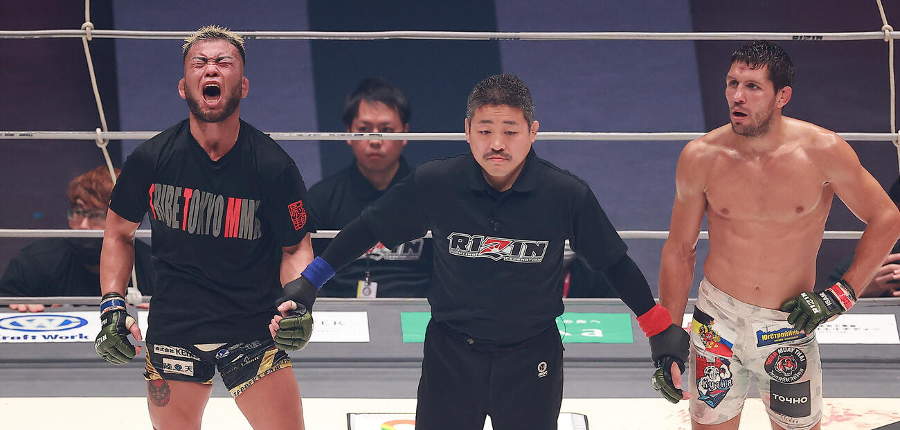 コレスニック（右）に判定勝ちし雄たけびを上げる武田（撮影・中島郁夫）