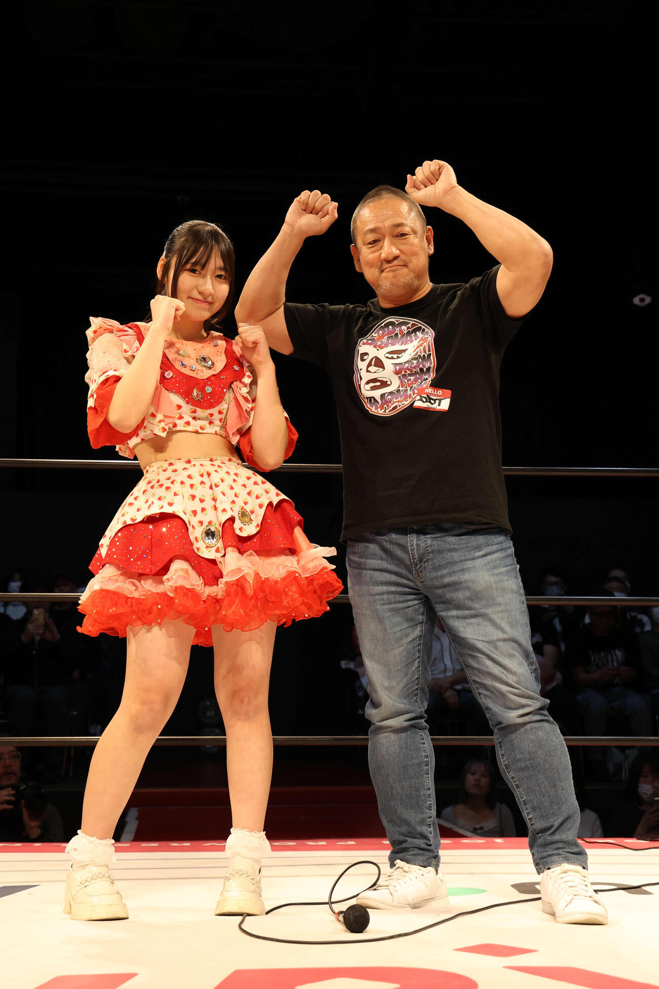 アイアンマンヘビーメタル級選手権時間差バトルロイヤルに参戦が決定したさとうもも（左）と高木三四郎（C）東京女子プロレス