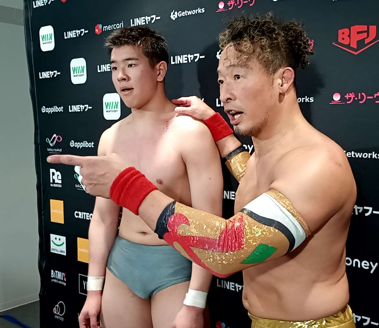 LTJの若手2人に「道場に来い！」と呼びかけた丸藤正道（右）と鶴屋浩斗