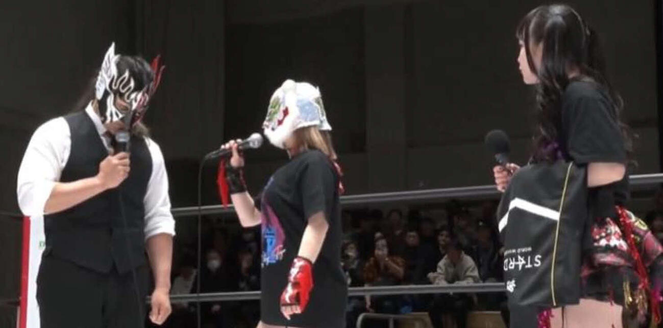デスペラード（左）をめぐるスターライト・キッドと伊藤麻希（右）の三角関係が勃発！？（スターダムワールド公式Xから）